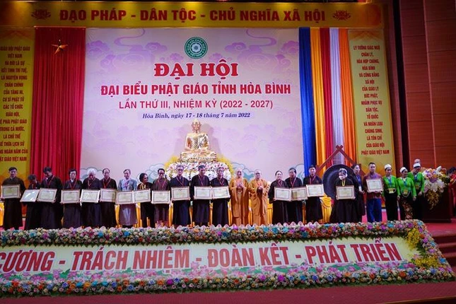 Trao Bằng tuyên dương công đức