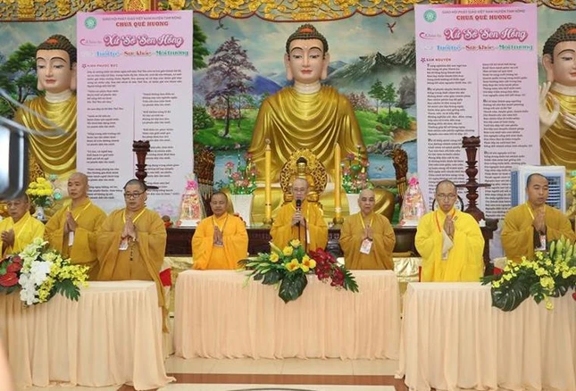 Chư tôn đức chứng minh buổi lễ