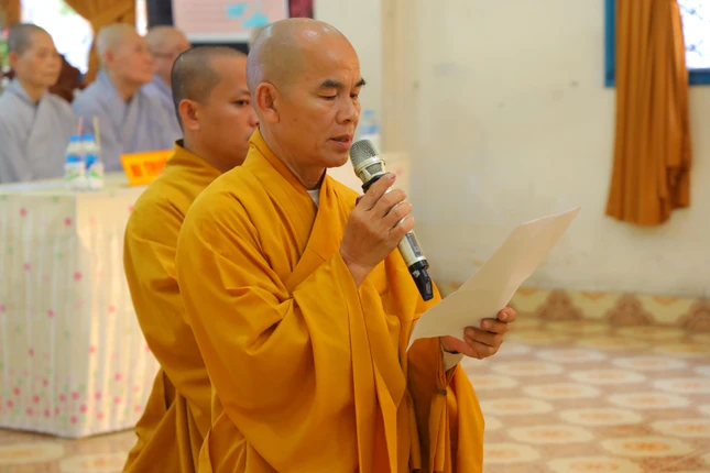 Thượng tọa Thích Phước Hiền.dâng lời phát nguyện