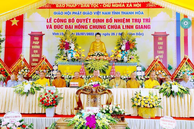 Chư tôn đức chứng minh buổi lễ