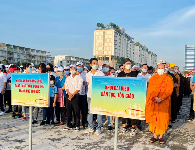 Chư Tăng trên địa bàn TP.Thủ Đức tham gia chương trình "Đi bộ đồng hành"
