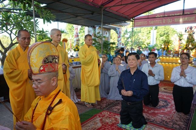Chư Tăng thiết lễ cầu siêu anh linh các anh hùng, liệt sĩ Chư Tăng thiết lễ cầu siêu anh linh các anh hùng, liệt sĩ