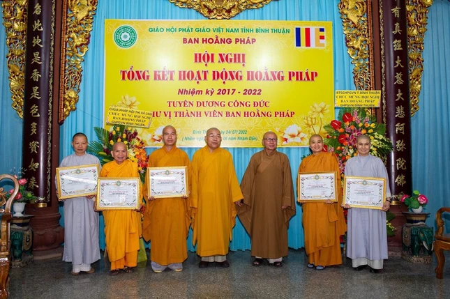 Trao Bằng tuyên dương công đức