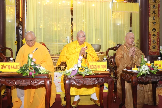 Tam sư truyền giới Tỳ-kheo