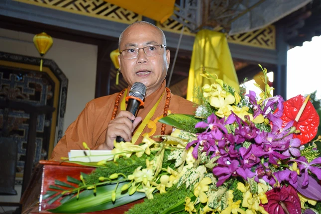 Thượng tọa Thích Quảng Thiện báo cáo tổng kết