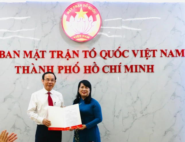 Bà Trần Kim Yến giữ chức vụ Chủ tịch Ủy ban MTTQVN TP.HCM