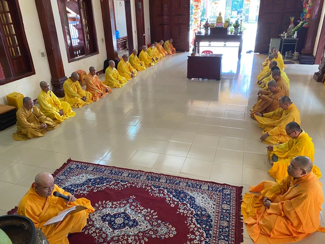 Hòa thượng Thích Ấn Chánh ban đạo từ - Ảnh: C.P