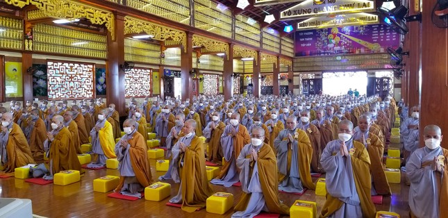 Chư Ni tham dự buổi lễ