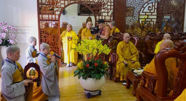 Ni trưởng Thích nữ Như Dung dâng lời tác bạch