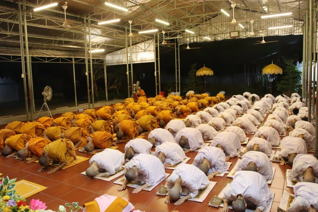 Đảnh lễ Tam bảo