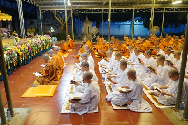 Giờ trì tụng kinh bằng tiếng Pali