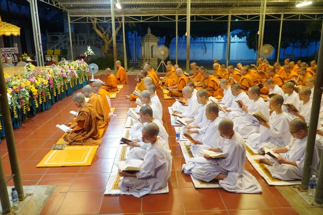 Giờ trì tụng kinh bằng tiếng Pali