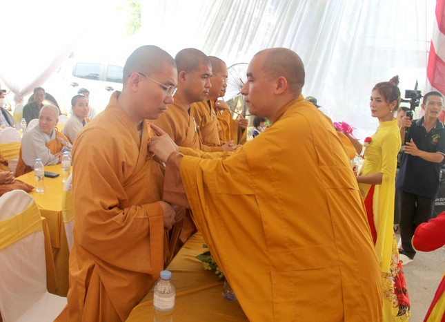 Nghi thức cài bông hồng