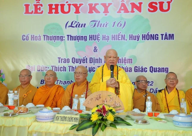 Hòa thượng Thích Tịnh Niệm ban đạo từ