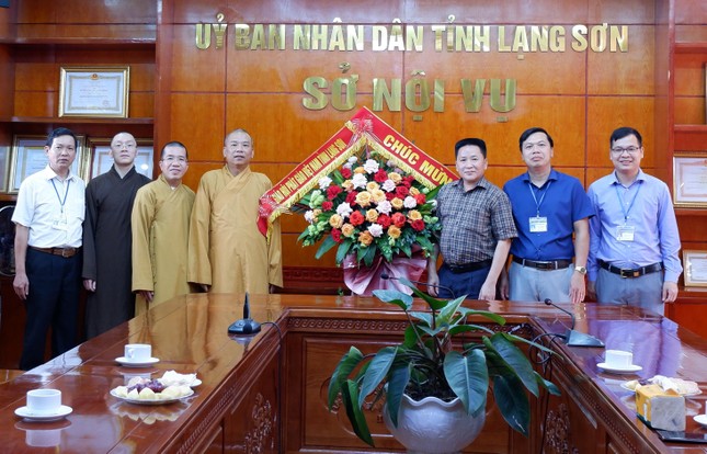 Ban Trị sự GHPGVN tỉnh Lạng Sơn tặng hoa chúc mừng nhân Ngày truyền thống ngành Quản lý nhà nước về tôn giáo Ban Trị sự GHPGVN tỉnh Lạng Sơn tặng hoa chúc mừng nhân Ngày truyền thống ngành Quản lý nhà nước về tôn giáo