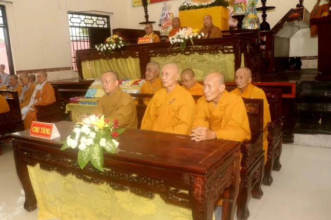 Chư tôn đức chứng minh