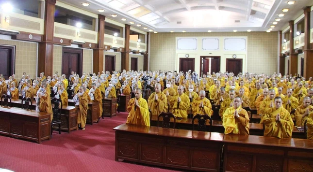 Chư hành giả Tăng Ni tham dự buổi lễ tạ pháp