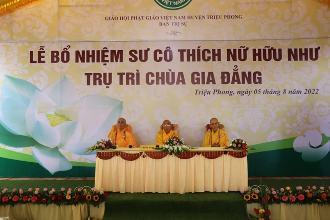 Chư tôn đức chứng minh buổi lễ