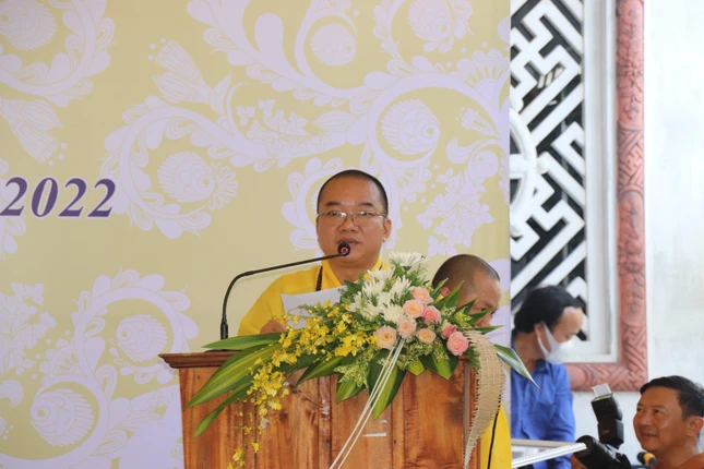 Đại đức Thích Viên Thành đọc quyết định bổ nhiệm