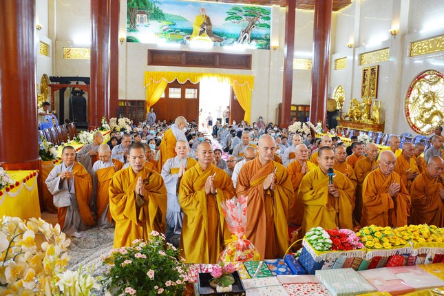 Đại đức Thích Pháp Hải dâng lời tác bạch