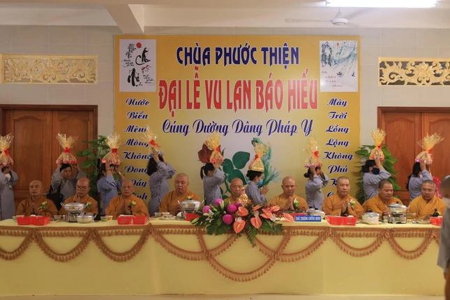 Phật tử nhiễu y Phật tử nhiễu y