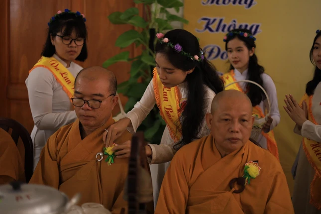 Nghi thức cài hoa hồng Nghi thức cài hoa hồng