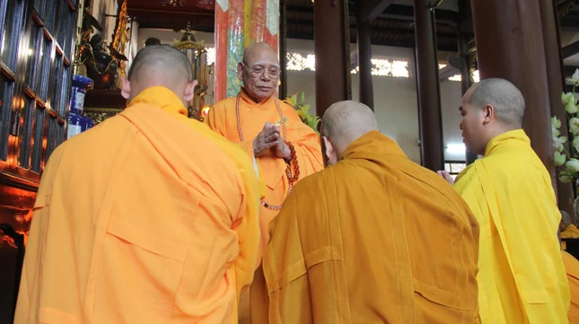 Chư Tăng lần lượt 3 vị đối thú với Tự tứ nhân Chư Tăng lần lượt 3 vị đối thú với Tự tứ nhân