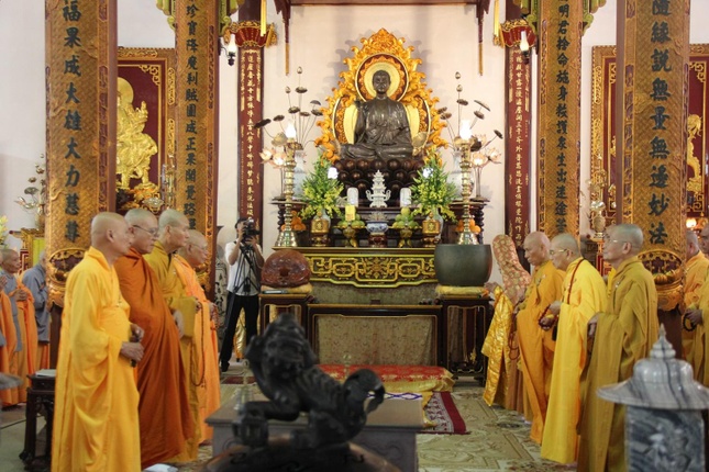 Lễ Tự tứ được tổ chức tại chánh điện tổ đình Từ Đàm