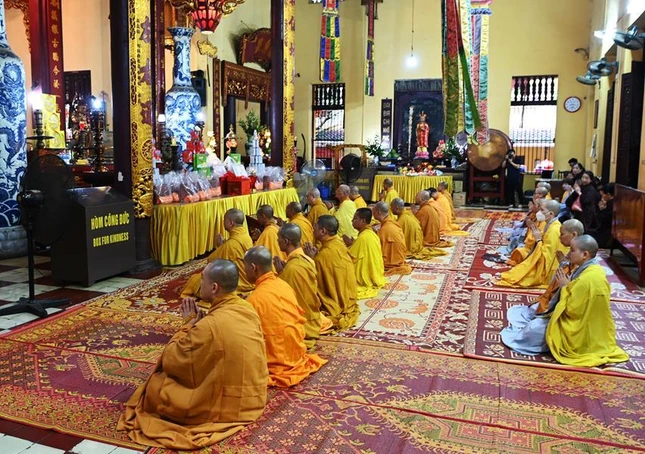 Đại chúng đồng tụng thời kinh