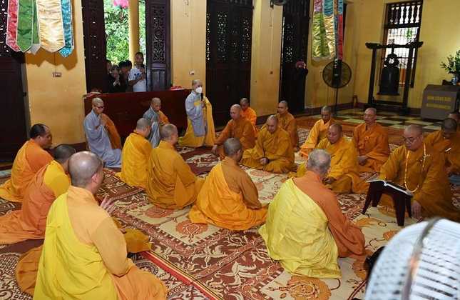 Chư Ni cầu giáo giới