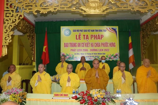 Chư tôn đức niệm Phật cầu gia hộ