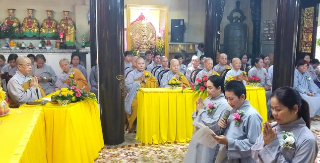Đại diện Phật tử dâng lời cảm niệm