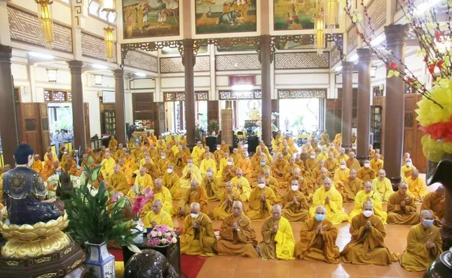 Chư Tăng dự lễ Tự tứ tại chùa Sắc tứ Long Sơn