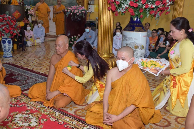 Nghi thức cài hoa hồng