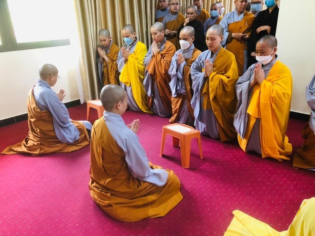 Chư hành giả Ni đối thú Tự tứ