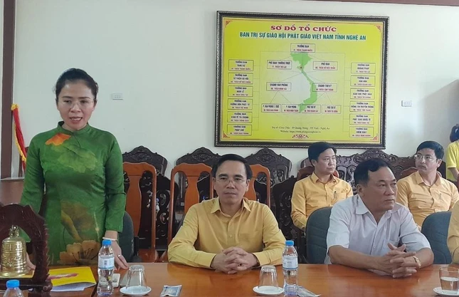 Bà Võ Thị Minh Sinh, Chủ tịch Ủy ban MTTQVN tỉnh Nghệ An phát biểu