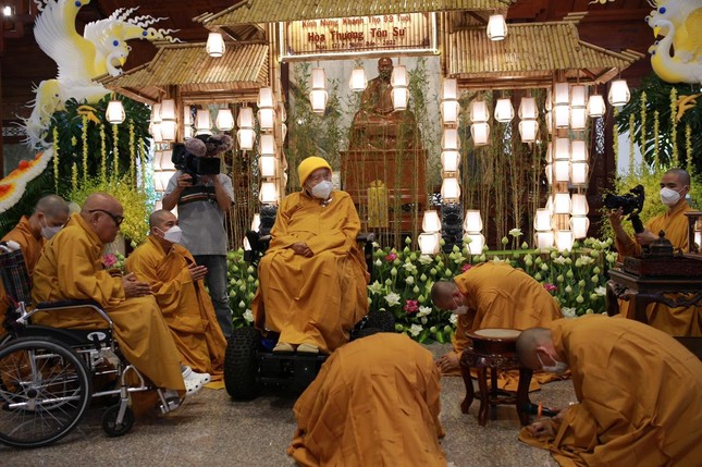 Thành kính đảnh lễ tôn sư Thành kính đảnh lễ tôn sư