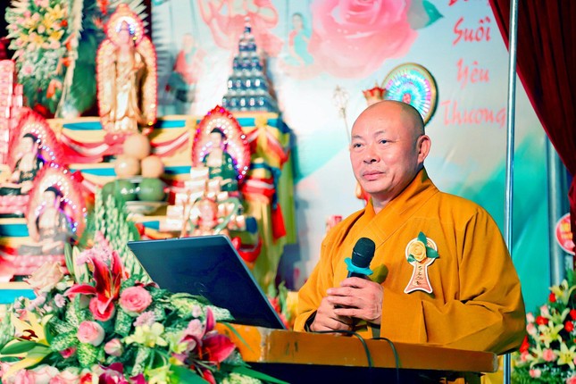 Thượng tọa Thích Tâm Định ban đạo từ