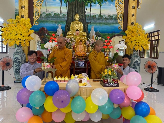 Chúc mừng khánh tuế chư tôn đức tăng thêm tuổi đạo