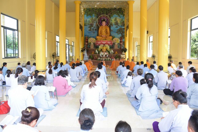 Đại chúng đồng tụng thời kinh