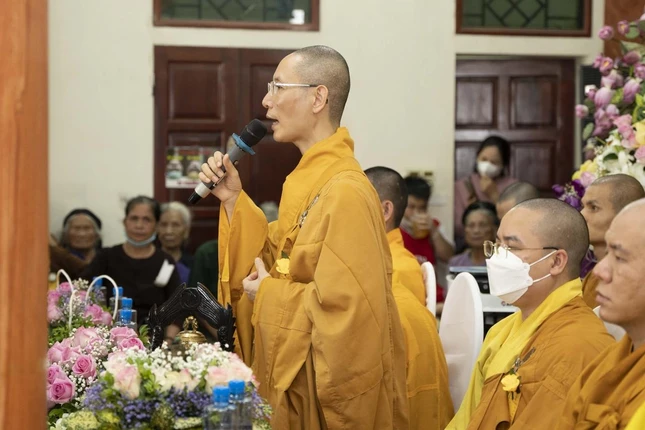 Đại đức Thích Đạo Ngộ ban đạo từ