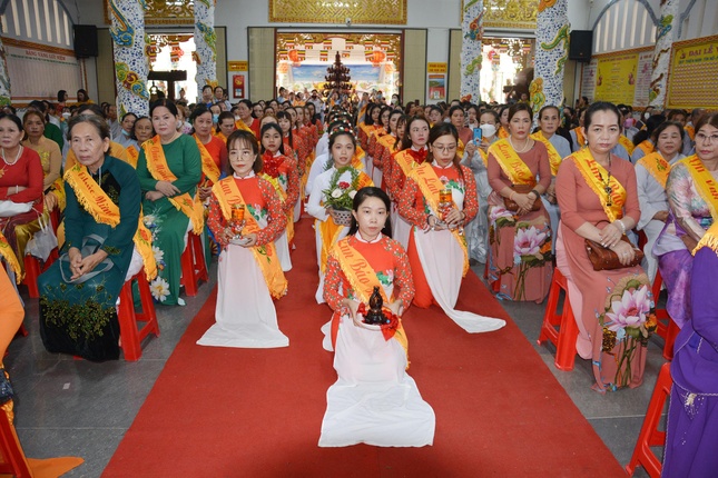 Dâng lục cúng dường Tam bảo