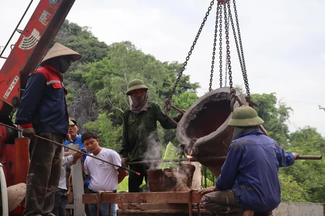 Rót đồng đúc đại hồng chung