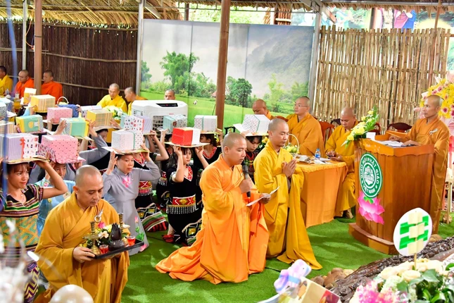 Dâng lời tác bạch cúng dường Dâng lời tác bạch cúng dường