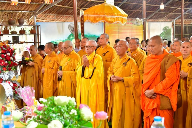 Chư tôn đức chứng minh buổi lễ