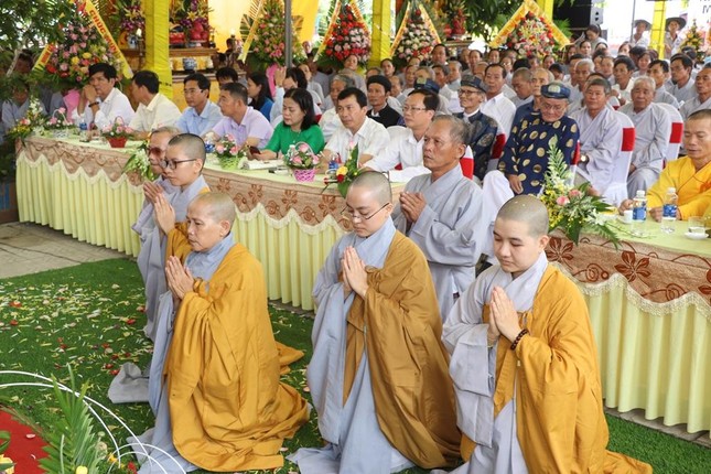 Cung kính lắng nghe lời chỉ dạy
