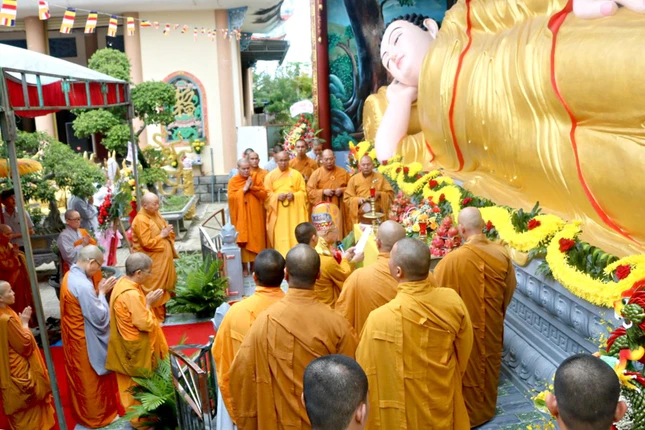 Hòa thượng Thích Quảng Xả chủ trì buổi lễ an vị Hòa thượng Thích Quảng Xả chủ trì buổi lễ an vị