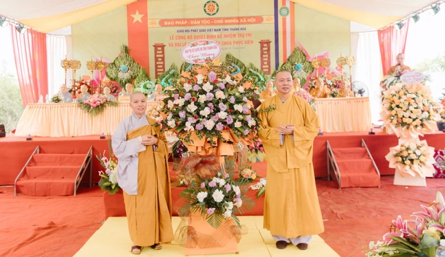 Ban Trị sự GHPGVN tỉnh Thanh Hóa tặng hoa chúc mừng Ban Trị sự GHPGVN tỉnh Thanh Hóa tặng hoa chúc mừng