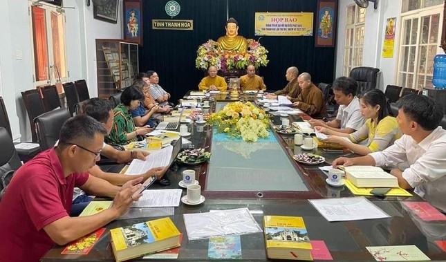 Quang cảnh phiên họp