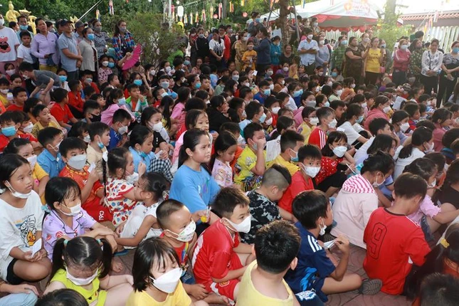 Đông đảo các bạn nhỏ tham dự chương trình Đông đảo các bạn nhỏ tham dự chương trình